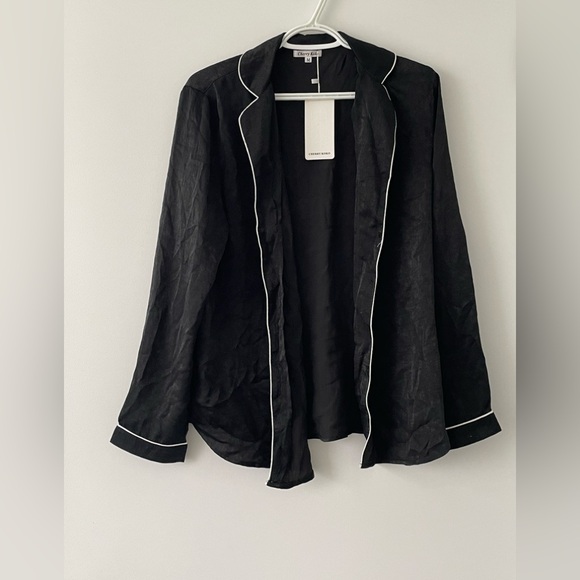 NWT - Black Button Down Blouse with White Piping - size M - Picture 2 of 7